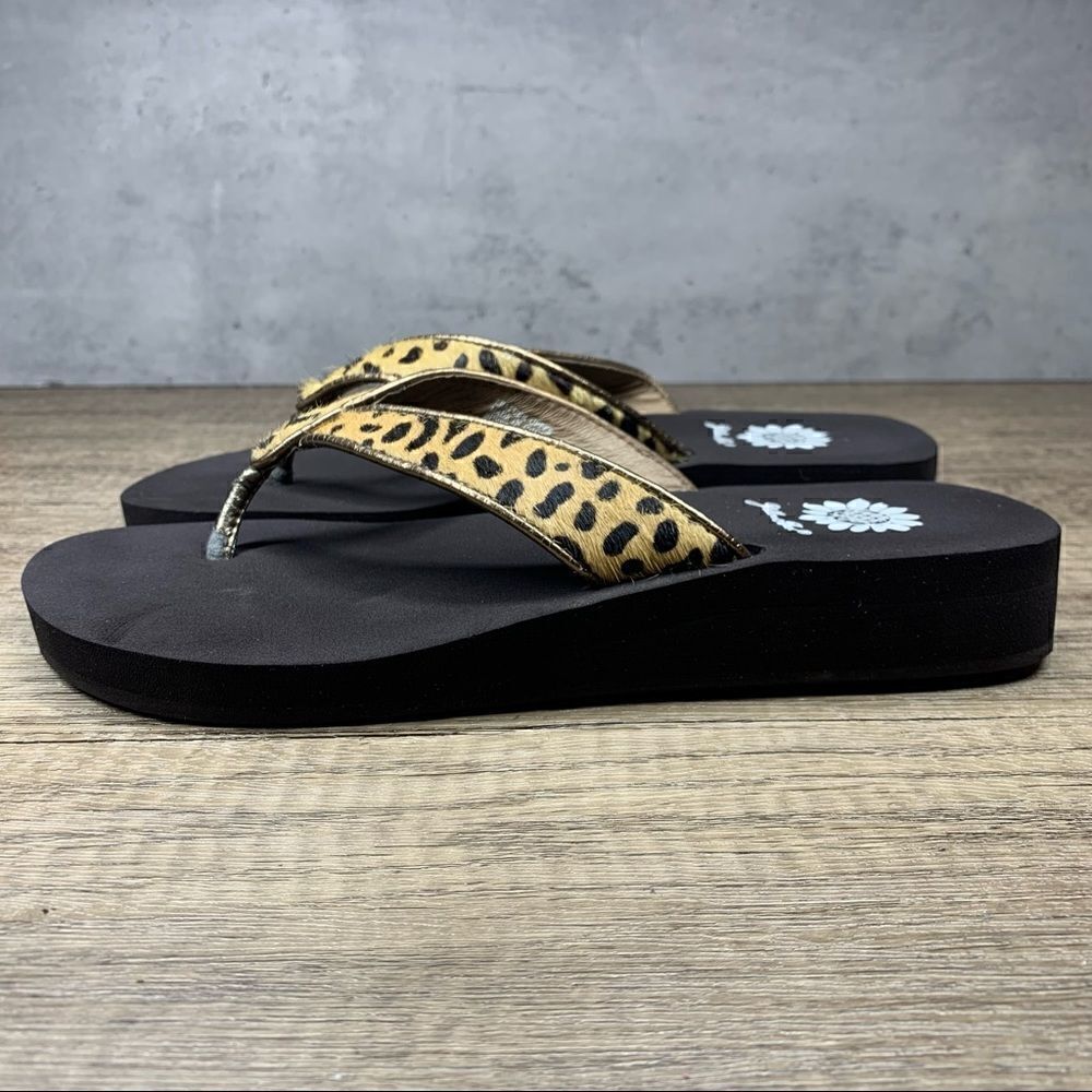 ‎Yellow Box Flip Flops Sz 6.5~Leopard Print Furry Straps Leather "Burst"